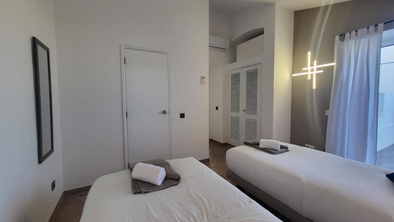 Oura V2 Jacaranda Villa